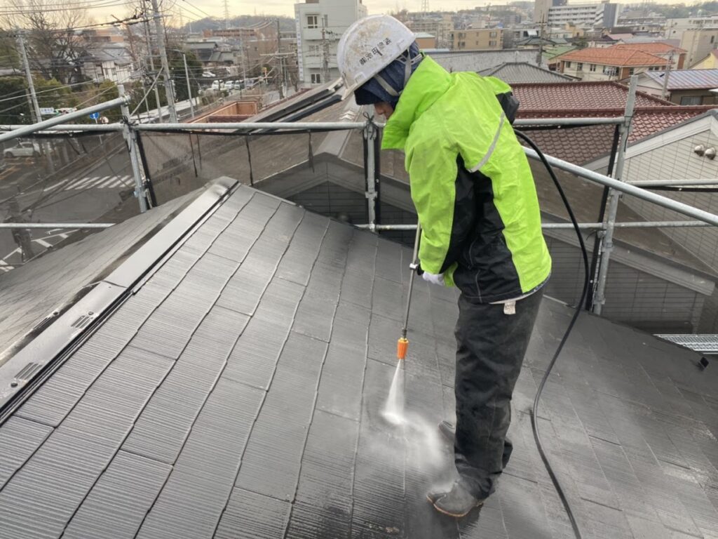 高圧洗浄の重要性！外壁塗装や屋根塗装の前に高圧洗浄が必要な理由
