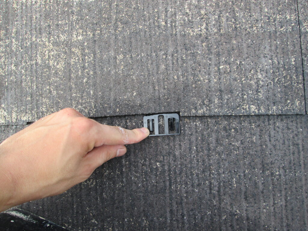 屋根塗装の縁切りとは？正しい方法と費用相場、問題点、タスペーサーの利用などまとめ