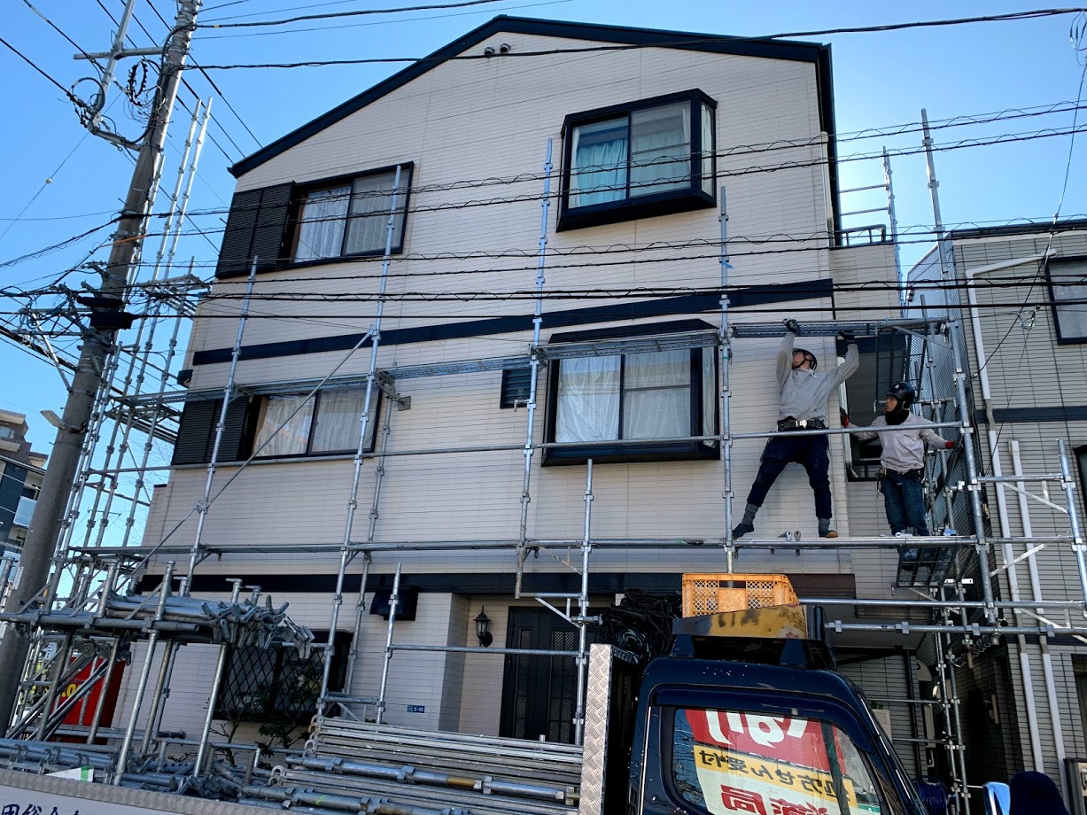 外壁塗装時にうるさいと感じる騒音の原因とタイミング