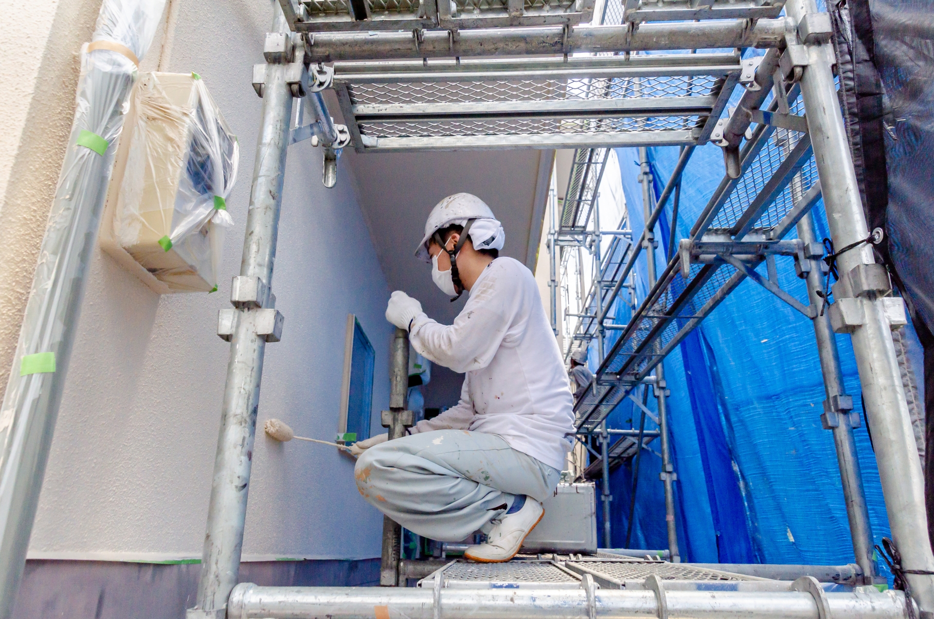 外壁塗装はエコキュートの裏側もできる？クーラー室外機の裏側は？