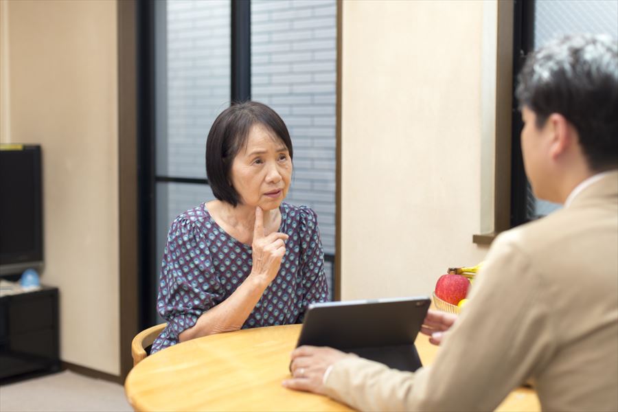 外壁塗装で色褪せしにくい色は？