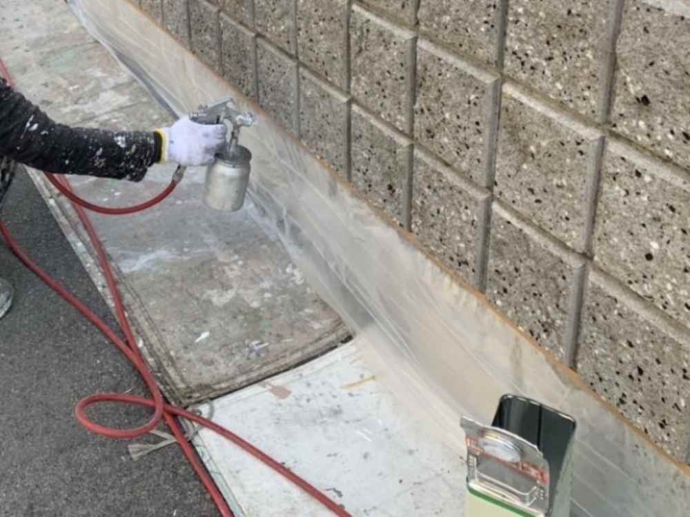 吹き付け塗装とは?仕上がりの質と作業効率を両立する塗装方法